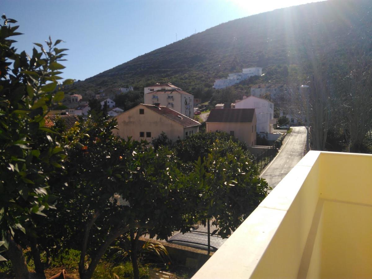 Lemon House Hotel Вис Екстериор снимка