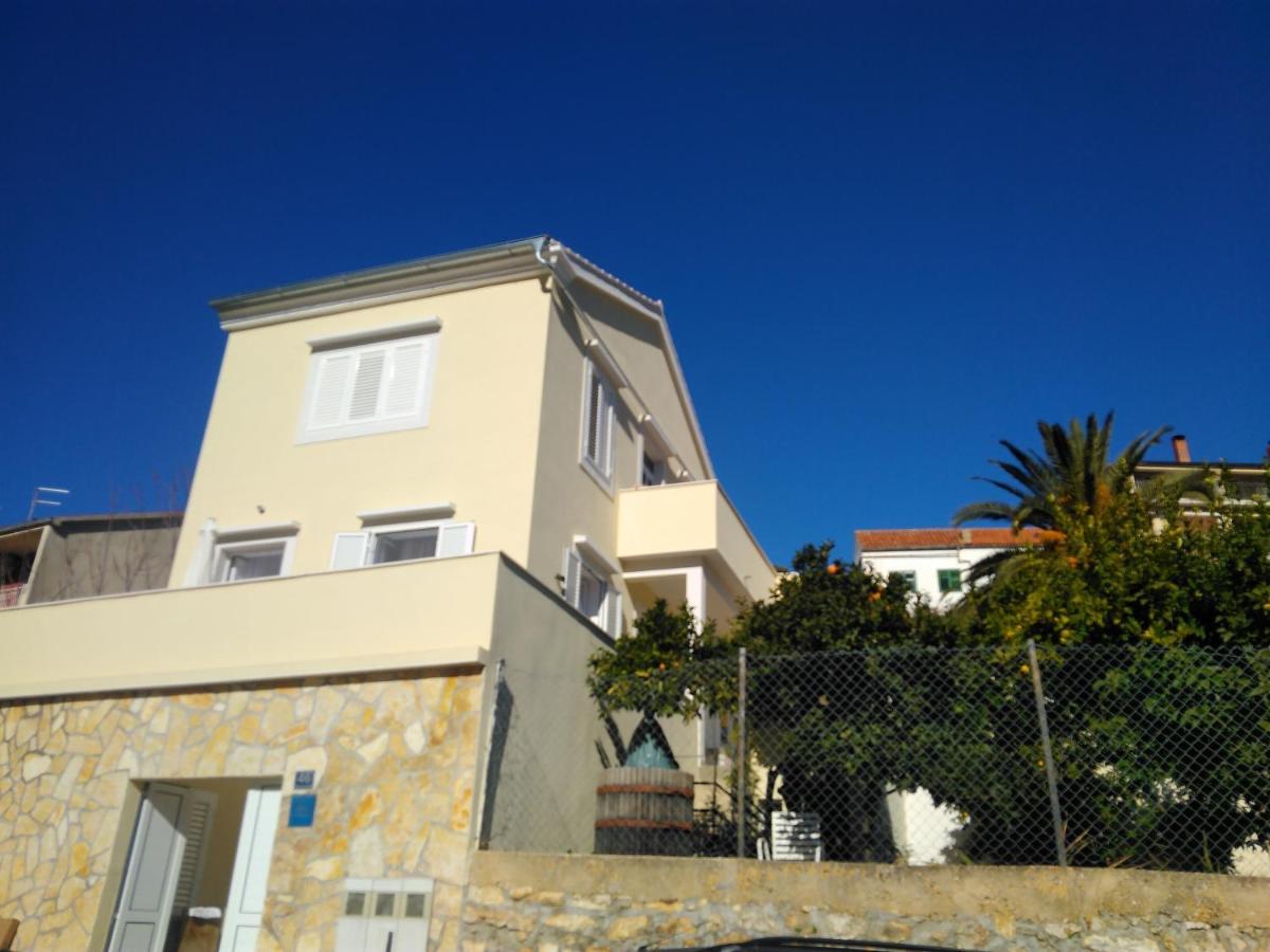 Lemon House Hotel Вис Екстериор снимка