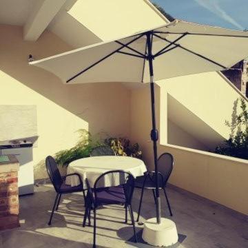 Lemon House Hotel Вис Екстериор снимка