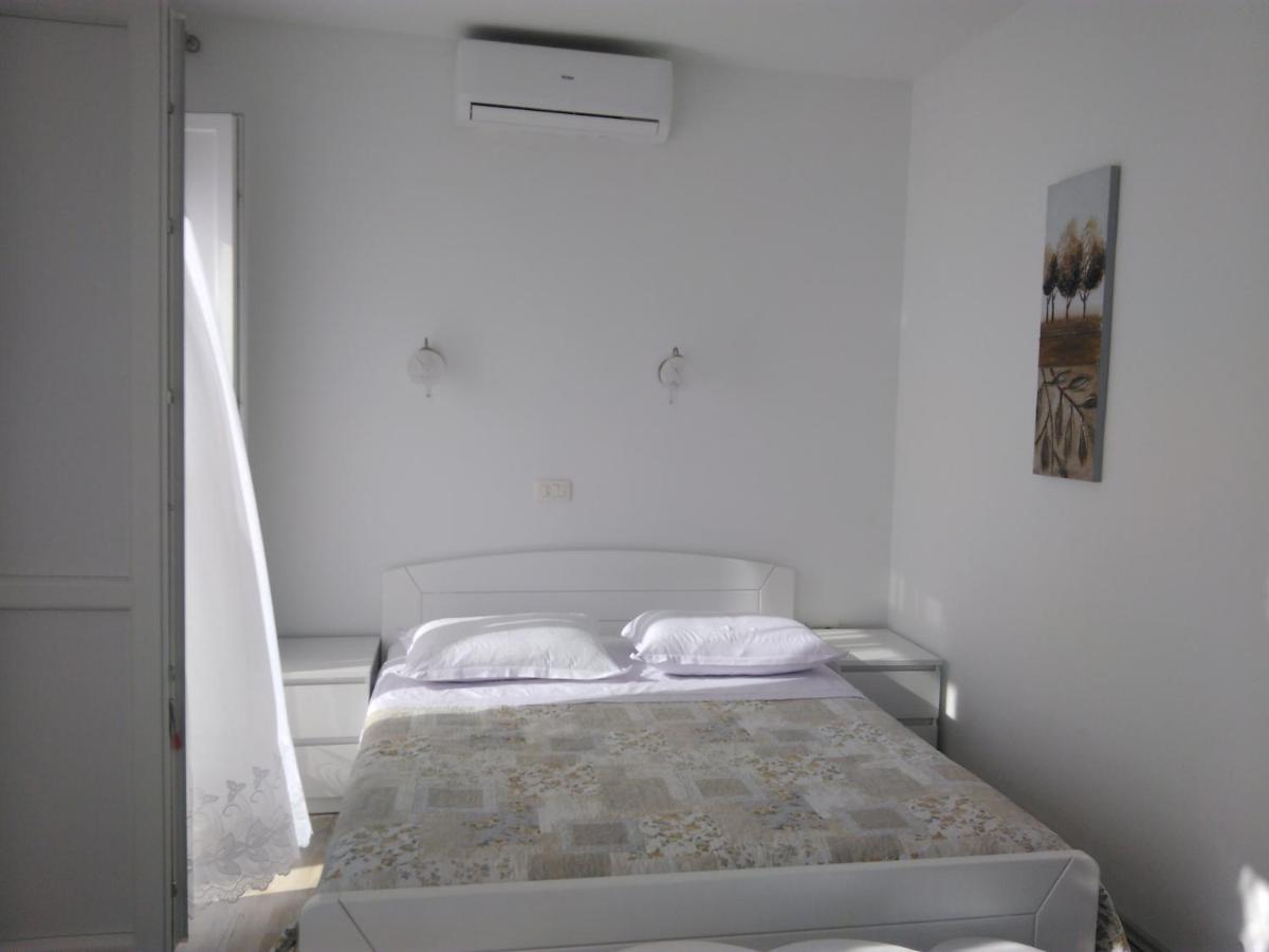 Lemon House Hotel Вис Екстериор снимка