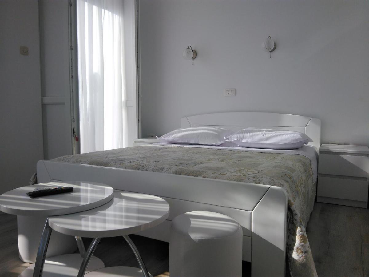 Lemon House Hotel Вис Екстериор снимка