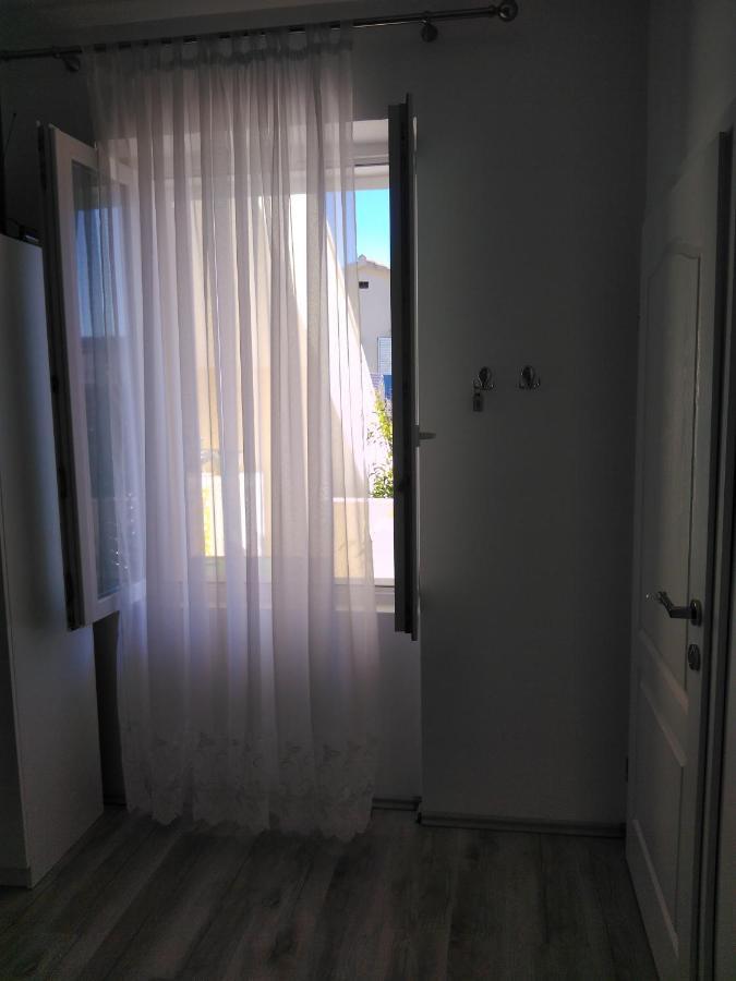 Lemon House Hotel Вис Екстериор снимка
